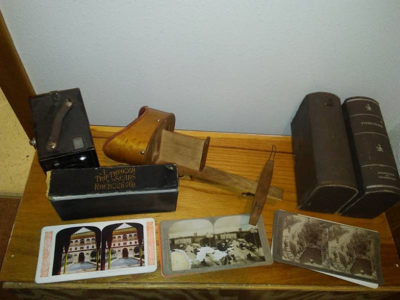 lot 305 image: Stereoscope viewer with many cards
