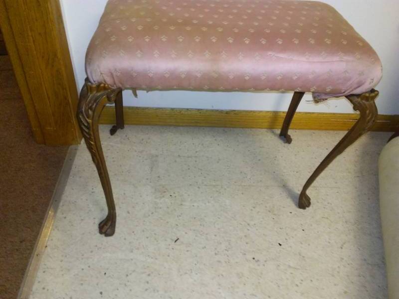 lot 316 image: Vitnage Small cast leg stool