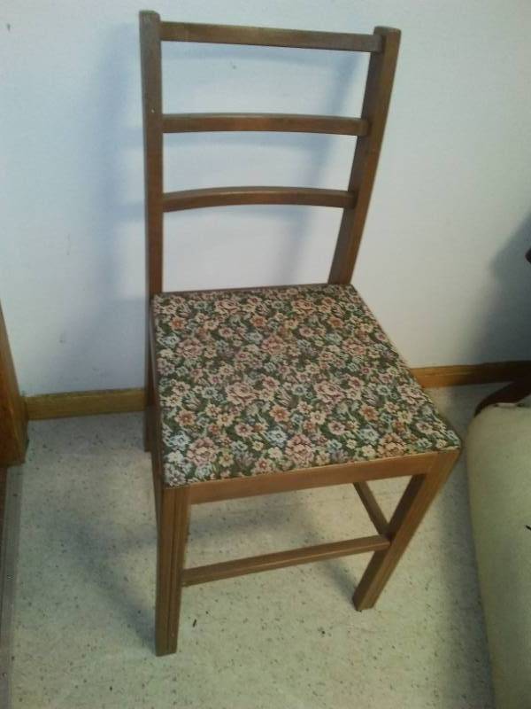 lot 317 image: Cute little side chair, embroidered cushion