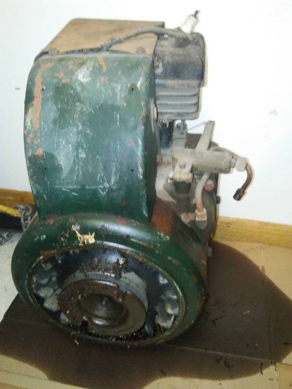 lot 319 image: Vintage engine single 1 cylinder