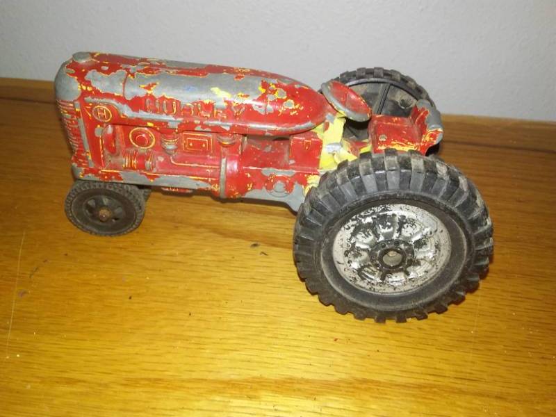lot 342 image: Hubley metal tractor
