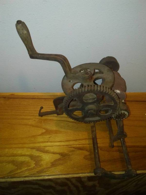 lot 346 image: Antique bench grinder