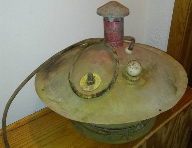 lot 351 image: Electric brooder heater with thermostat