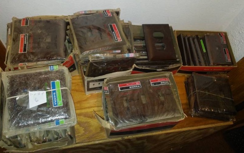 lot 367 image: Brown electrical faceplates approximately 100