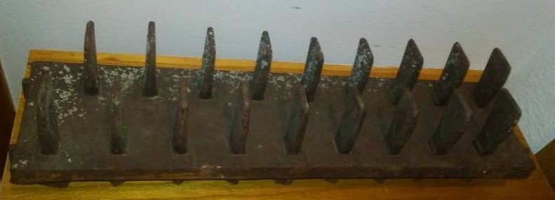 lot 373 image: Vintage What is it Drag, Combine