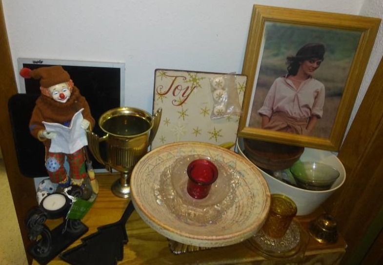 lot 384 image: Household miscellaneous