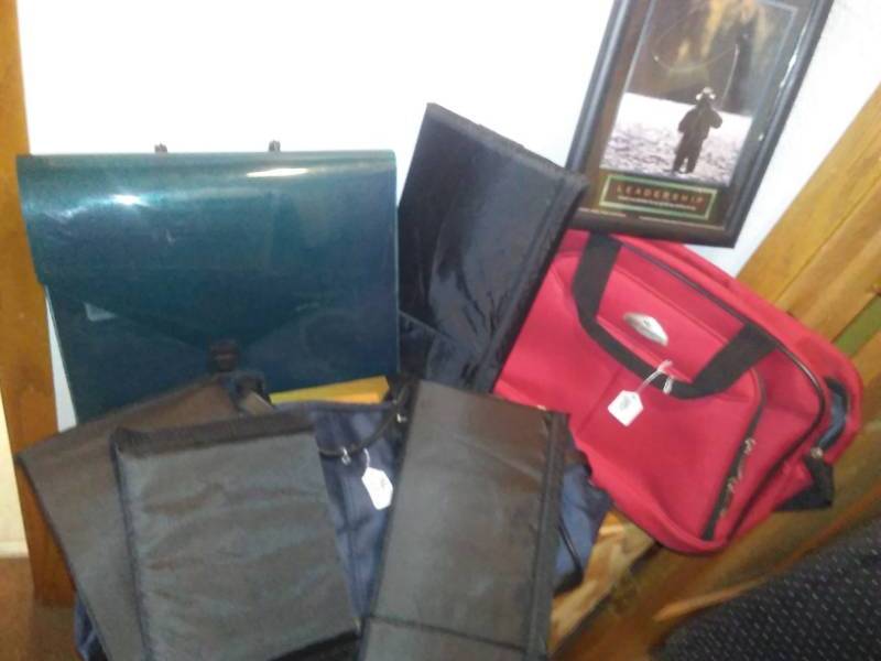 lot 386 image: Laptop Dockers bag with pads