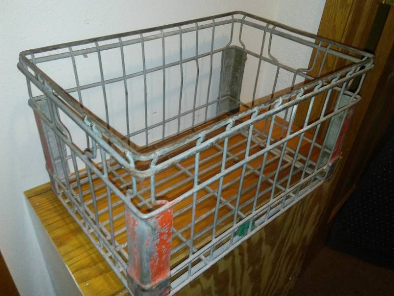 lot 390 image: Bemidji Co-op wire metal Dairy crate
