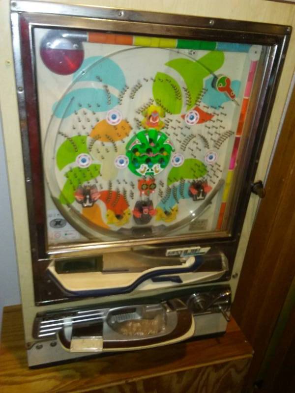lot 393 image: Vintage Nishijin Shiroi Kamome pinball machine