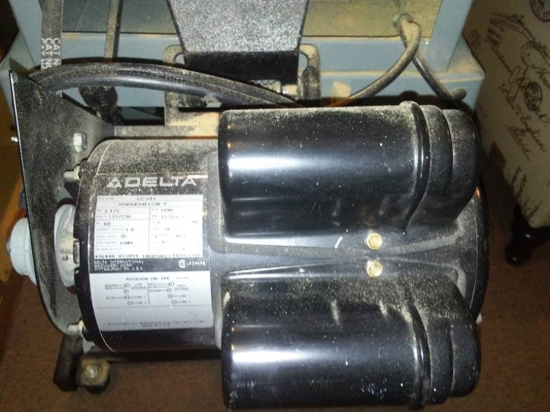 lot 397 image: Delta table saw 10-inch contractor saw, many attachments, see pictures for full detail