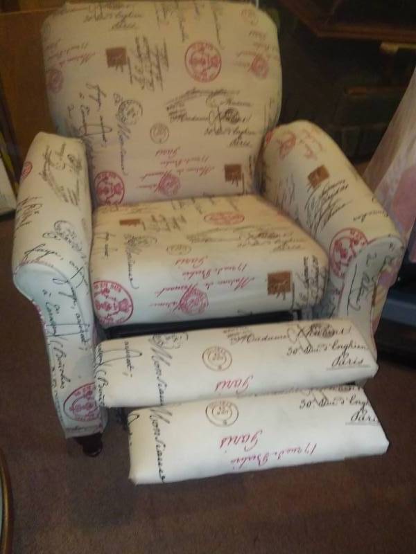 lot 402 image: Recliner stationary chair good condition