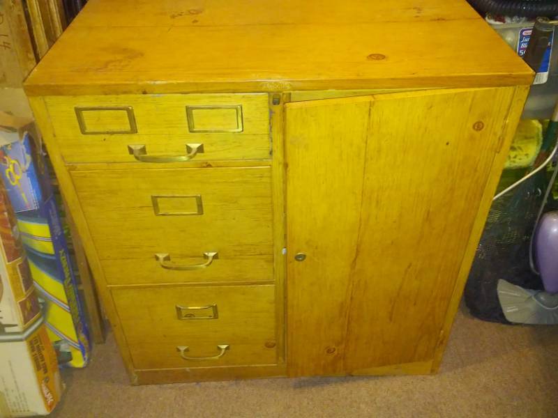 lot 403 image: Incredible Vintage metal storage with safe