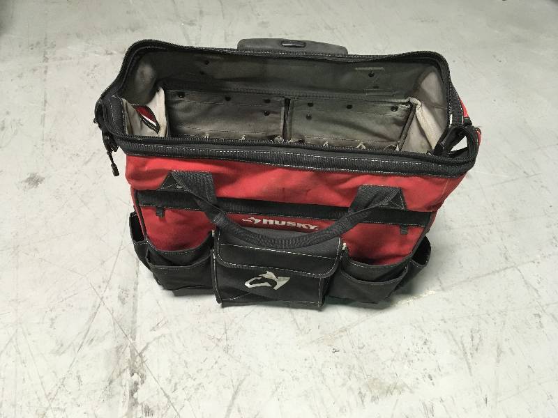 Husky 18 in. Rolling Tool Tote used in good conditions