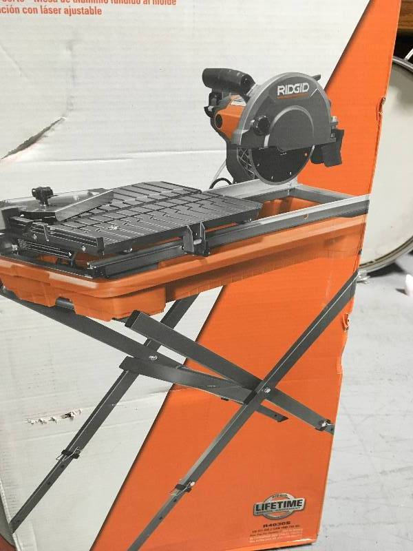 RIDGID 7 in. Tile Saw with Stand USED in good conditions