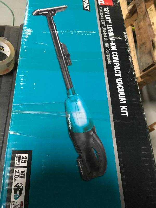Makita 18-Volt LXT Lithium-Ion Compact Cordless Vacuum Kit, 2.0Ah Model#  XLC02R1B  in good conditions