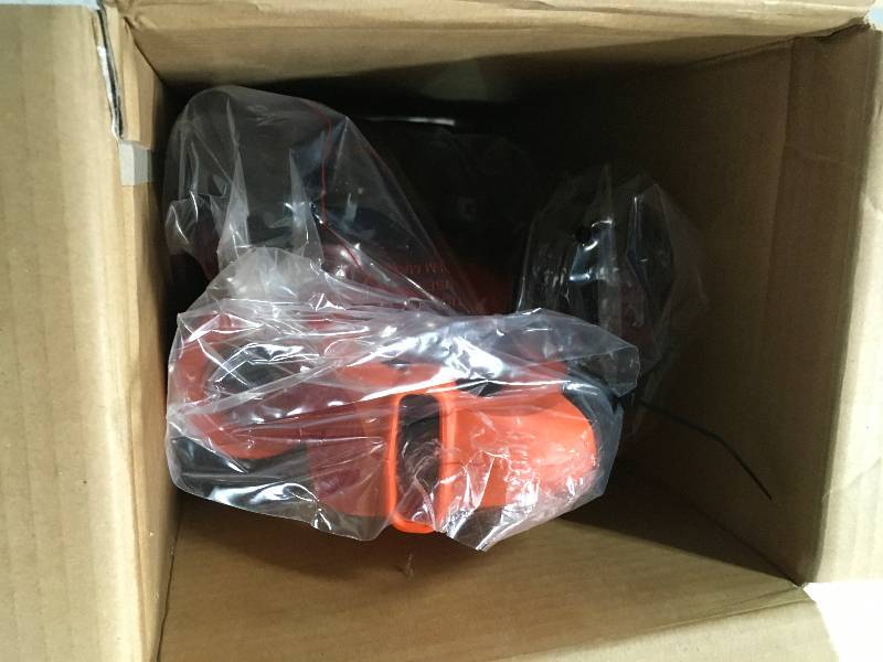 Black & Decker 22 in. 4.0 Amp Corded Electric Hedge Trimmer in good conditions