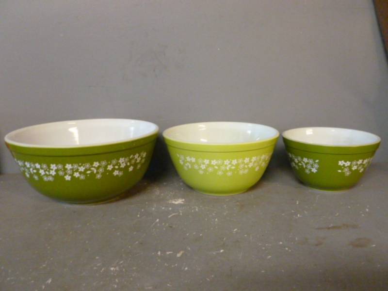 Vintage Pyrex Bowl Set