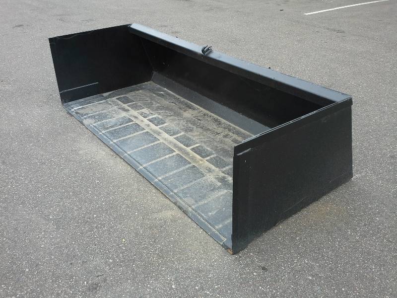 lot 300 image: 8 Heavy Duty Material Bucket
