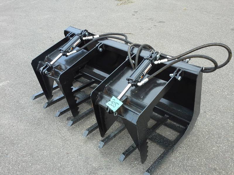 lot 305 image: 60 Double Grapple Bucket (Skidsteer Attachment)