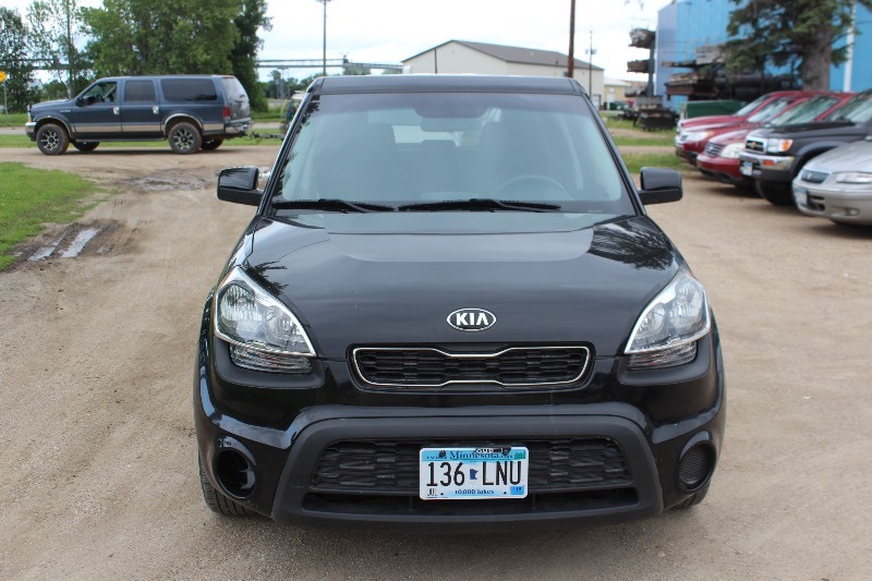 lot 2678 image: 2013 Kia Soul - 2 Owner -