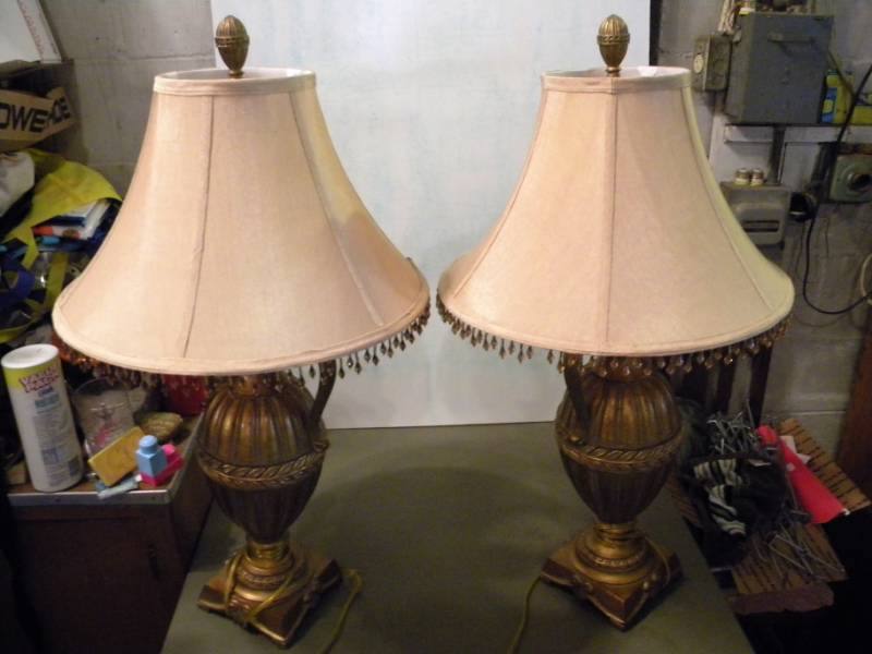 2 Lamps with Shades