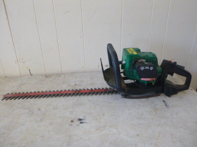 lot 16 image: Weed Eater GHT-22 Hedge Trimmer