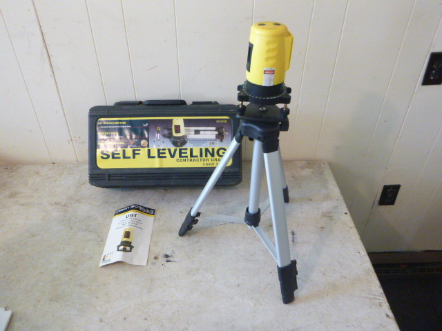lot 18 image: Urban Gorilla Tools Self-Adjusting Laser Level Kit