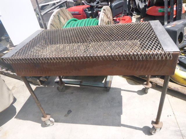 lot 30 image: Homemade Grill