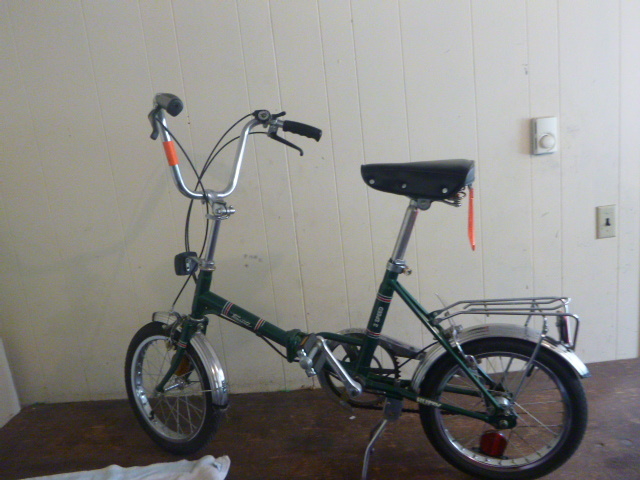 lot 32 image: Vintage Huffy Touriste 3 Speed Folding Bicycle