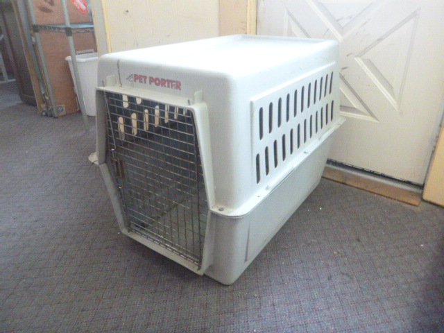 lot 43 image: Large Pet Porter