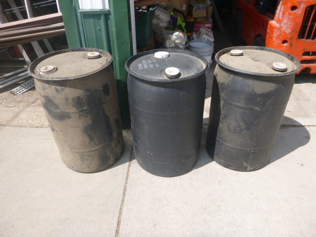 lot 52 image: 3 - 30 Gallon Drums