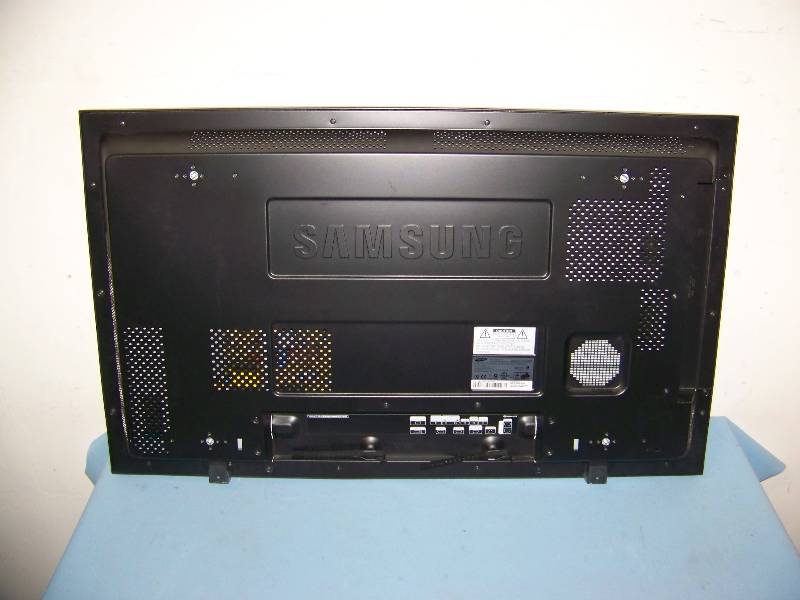 lot 7 image: 40, Samsung, High Definition (1080p), Commercial Grade, LCD Monitor  Display