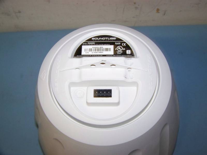 lot 33 image: (2) SoundTube, 6.5, Coaxial, Open-Ceiling Indoor  Outdoor, Pendant Style Speakers