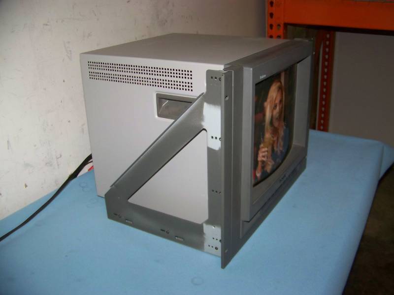lot 64 image: Sony, 14, Trinitron Color Video Monitor in Rack Shelf