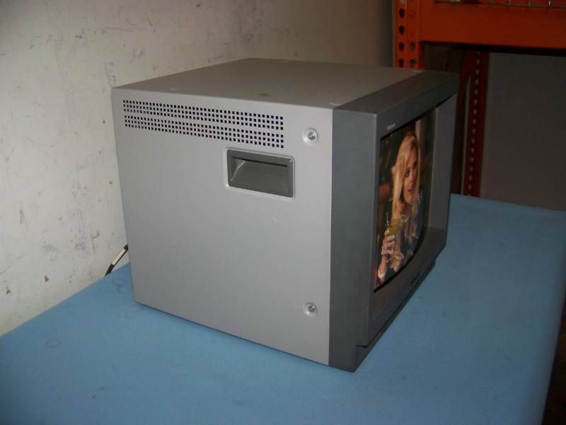 lot 65 image: Sony, 14, Trinitron Color Video Monitor