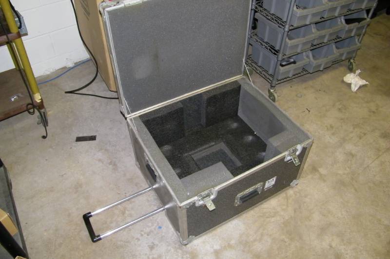 lot 108 image: R&R, Foam-Lined, Large ATA-Rated Heavy Duty Travel Case with Wheels and Telescoping Handle