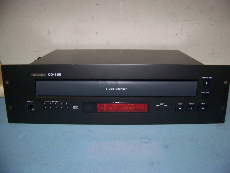 lot 74 image: TASCAM, CD-355, Professional, Rack Mountable, CD (Compact Disc) Player with Remote Control