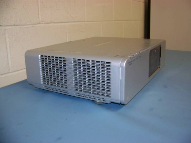 lot 19 image: Panasonic, PT-F200NTU, LCD Projector