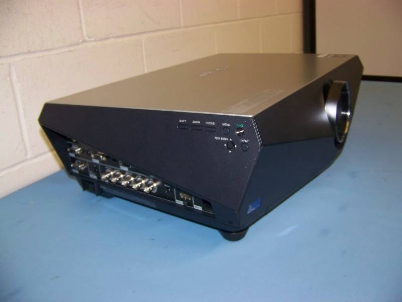 lot 25 image: Sony, VPL-FX40, LCD Projector with HDMI Input