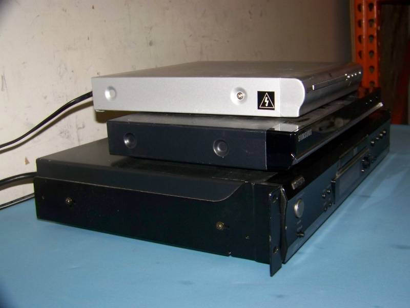 lot 86 image: (3) DVD  CD Players
