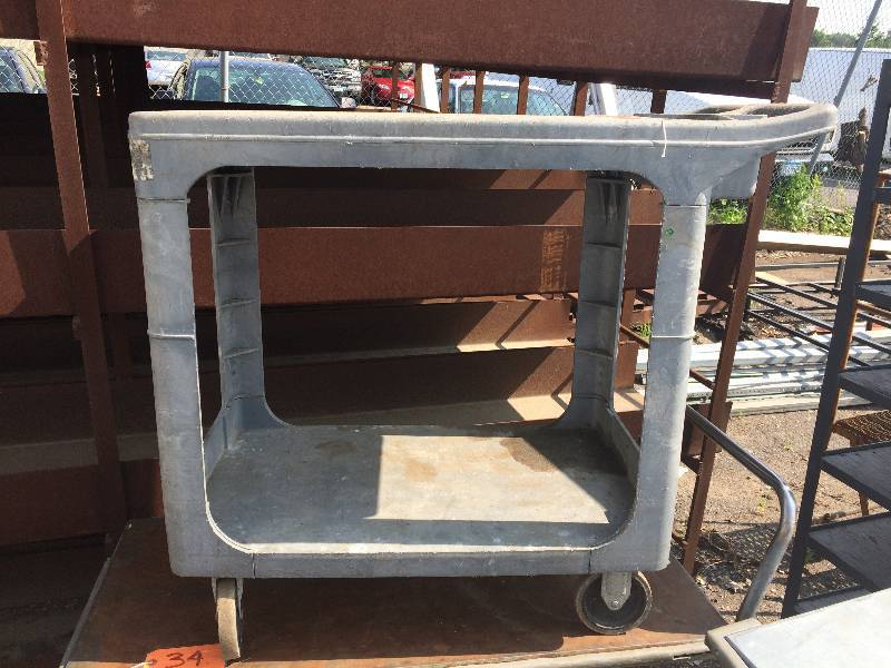lot 33 image: Rubbermaid cart