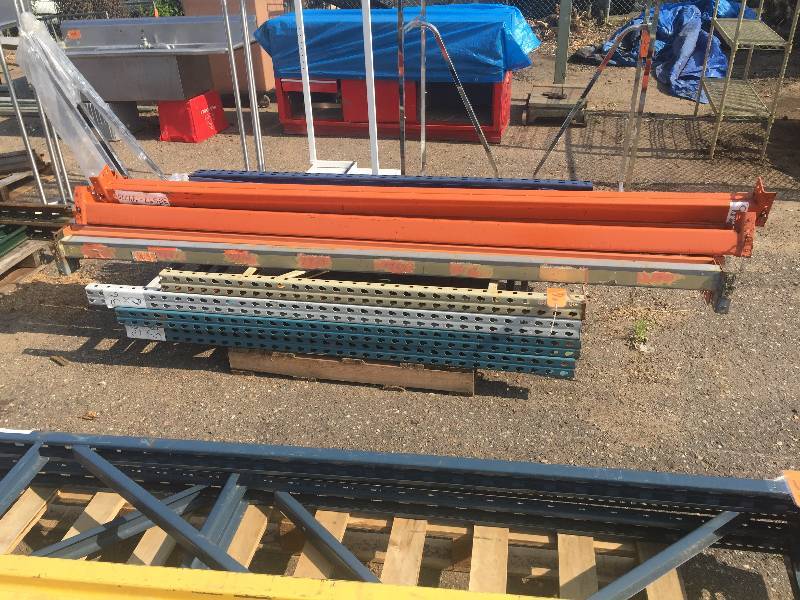 lot 6 image: Teardrop pallet rack