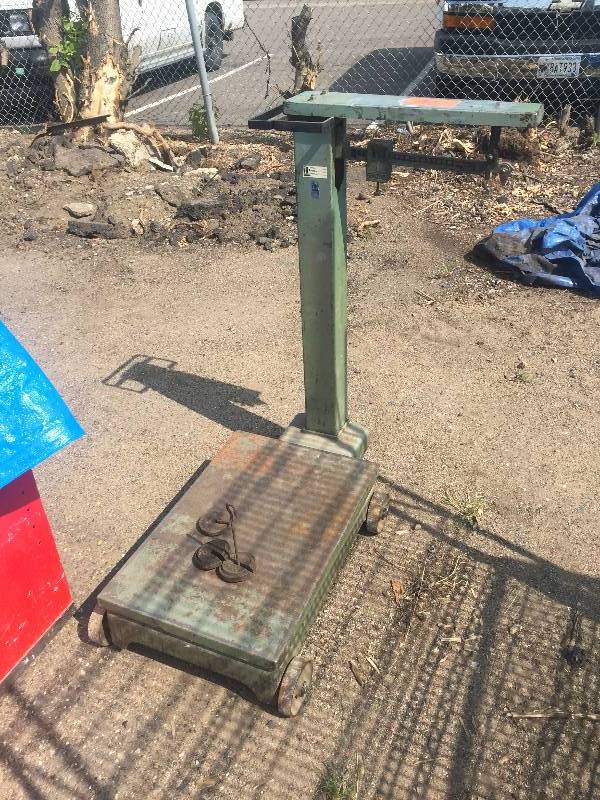 lot 46 image: Detecto platform scale - 500 lb capacity
