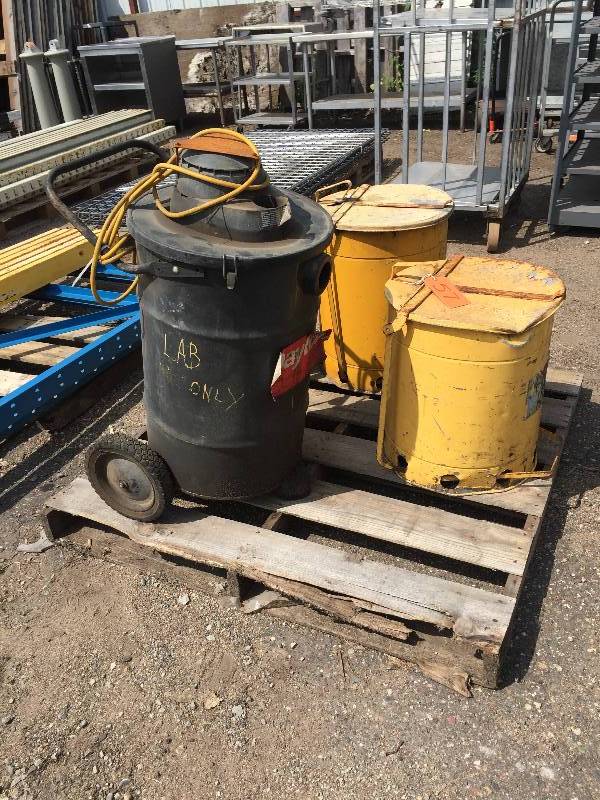 lot 57 image: Safety cans and shop vacs