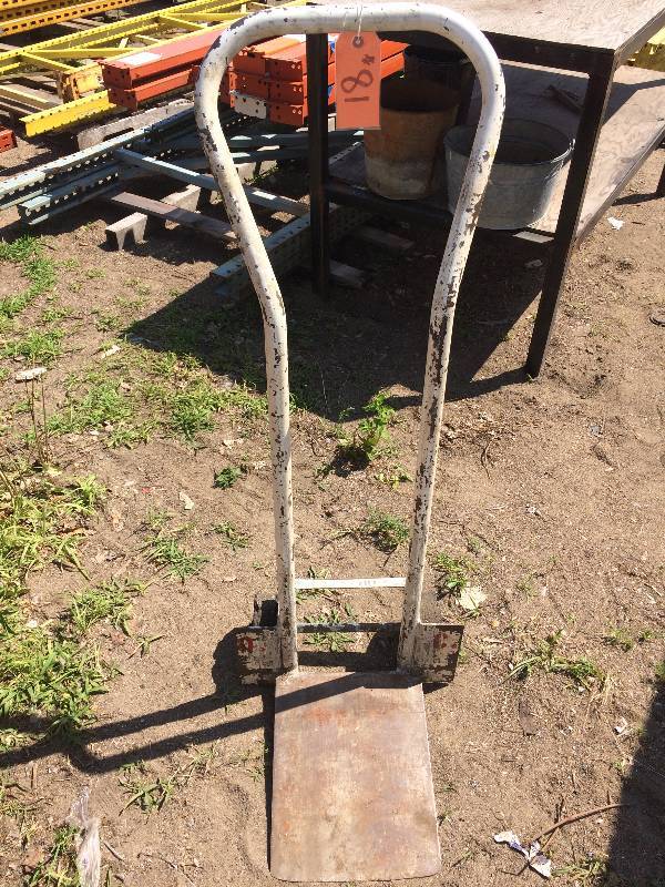 lot 81 image: Heavy duty 2-wheelers  dollies  carts