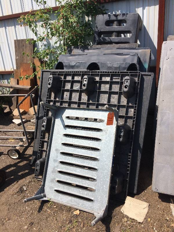lot 71 image: Plastic and metal risers  pallets