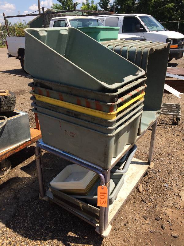 lot 103 image: Low shop cart with 30 bins