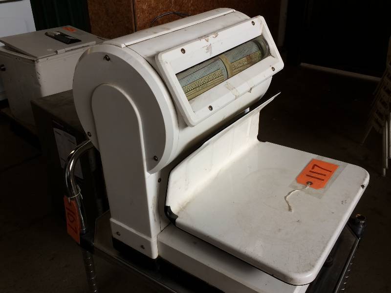 lot 117 image: Mid-century Modern Toledo scale
