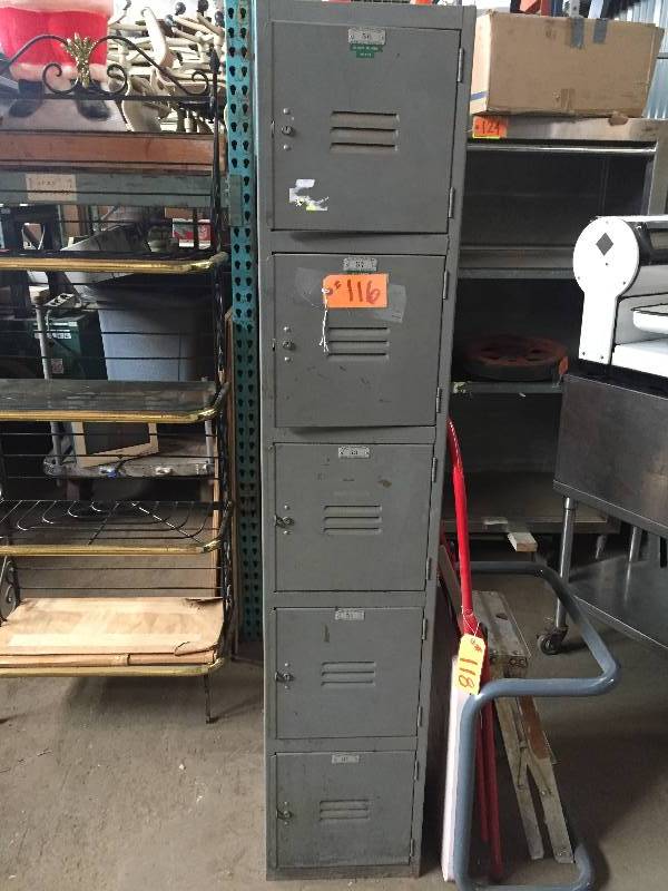 lot 116 image: Vintage Aurora Steel Products 5-cabinet locker