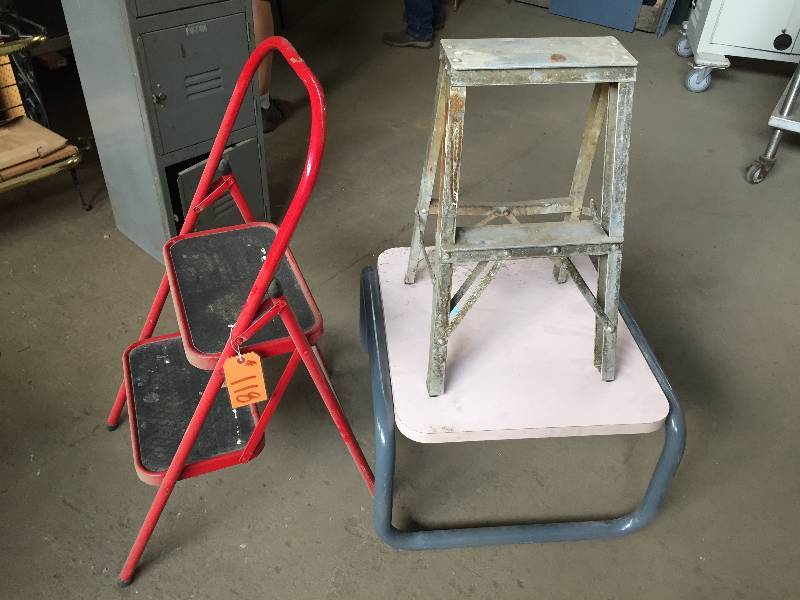 lot 118 image: Step-ups  stepladders